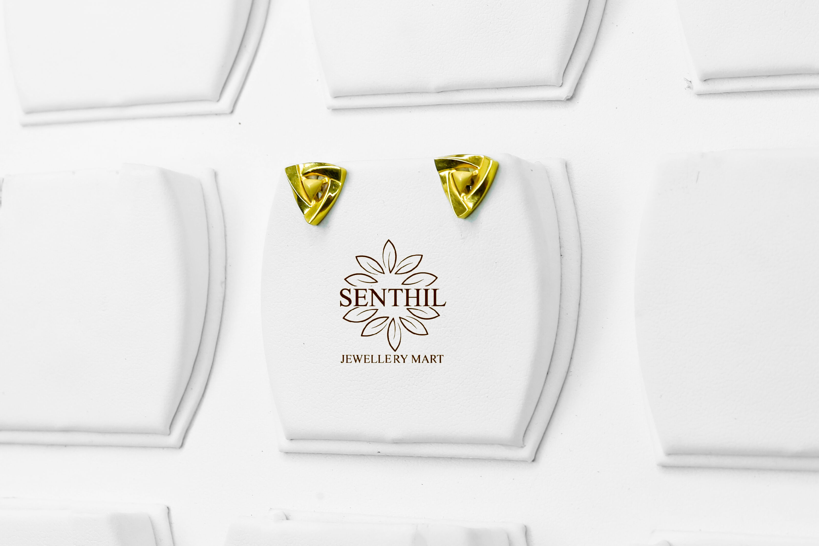 GOLD STUD